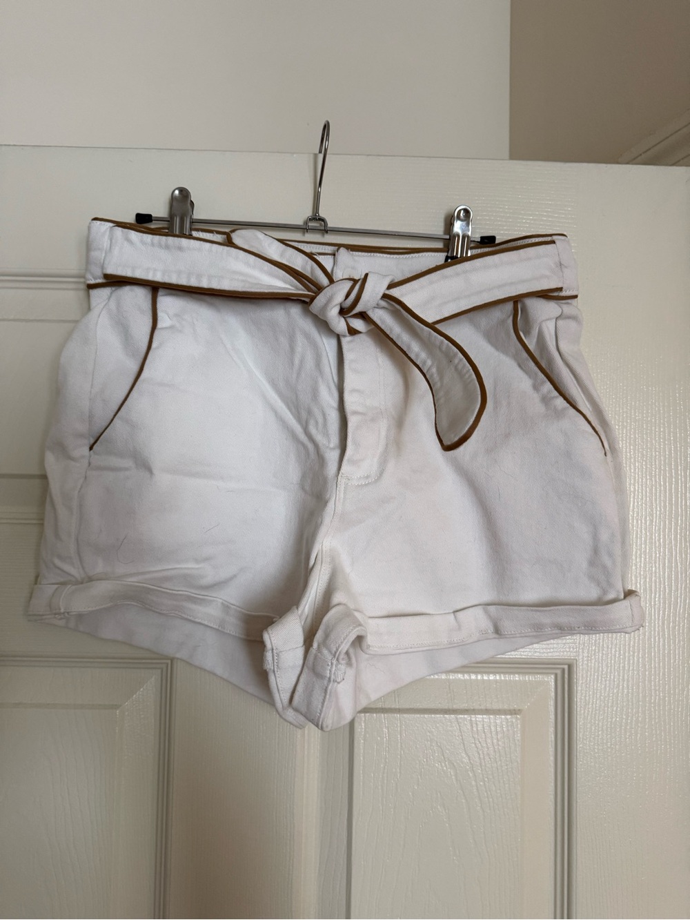 Versona White High-Waist Shorts with Brown Trim and Tie